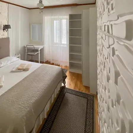 Mira Sea Front Guest house Komiza