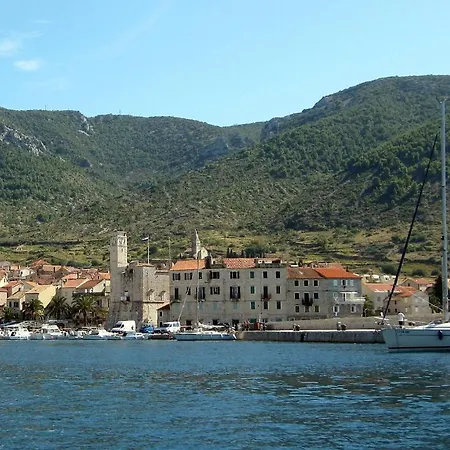 Mira Sea Front Guest house Komiza