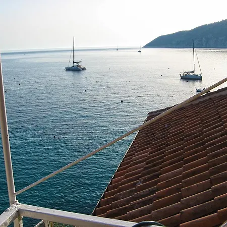 Guest house Mira Sea Front 3*