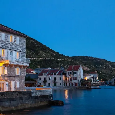 Guest house Mira Sea Front Komiza