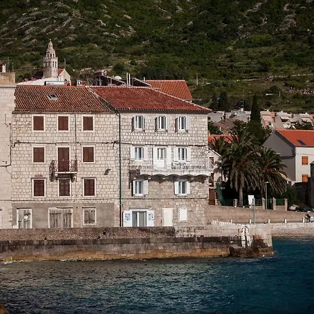 Guest house Mira Sea Front Komiza