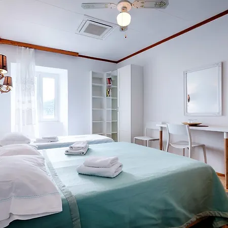 Mira Sea Front Guest house