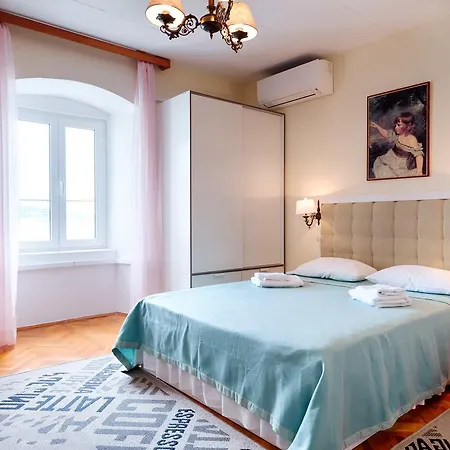 Guest house Mira Sea Front 3*