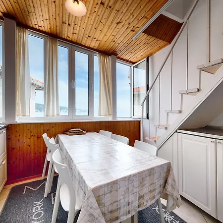 Guest house Mira Sea Front Komiza