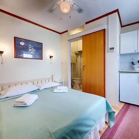 Mira Sea Front 3* Komiza