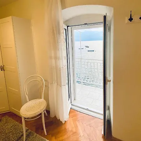 Mira Sea Front 3* Komiza
