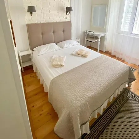Guest house Mira Sea Front Komiza