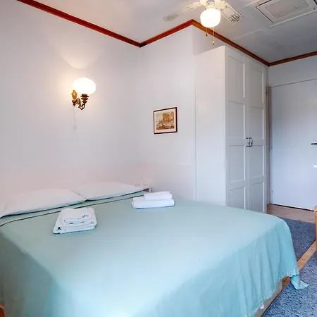 Guest house Mira Sea Front Komiza