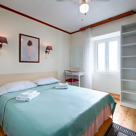 Guest house Mira Sea Front 3*