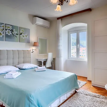 Mira Sea Front Guest house