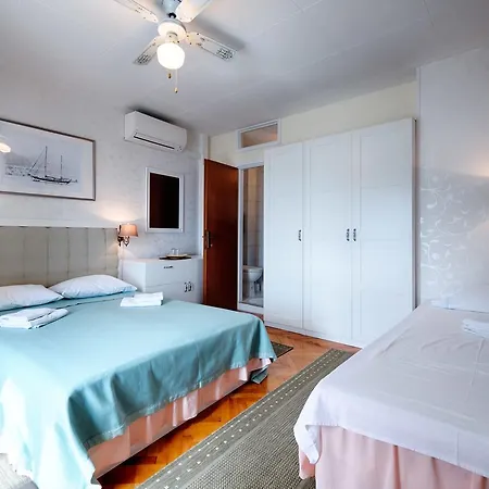 Guest house Mira Sea Front 3*