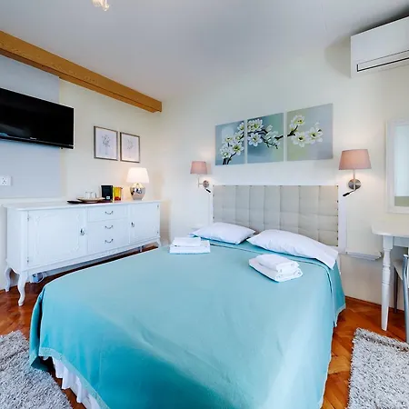 Mira Sea Front 3*