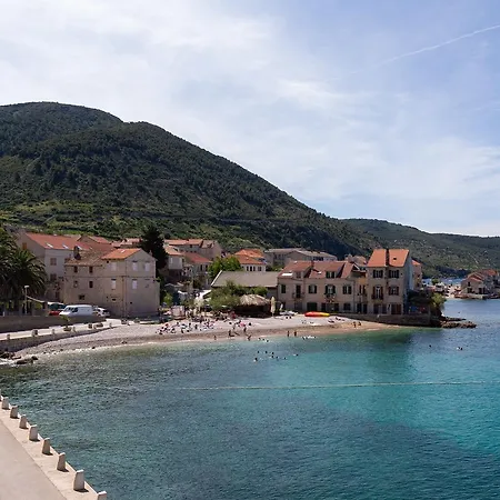 Mira Sea Front 3* Komiza