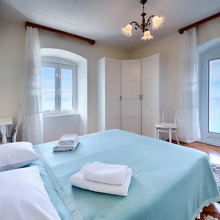 Mira Sea Front Guest house Komiza
